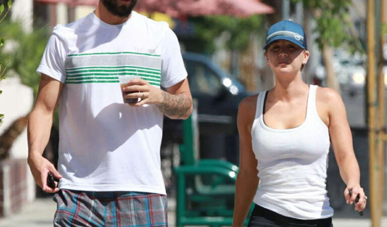Kaley Cuoco Ryan Sweeting Out For Lunch Los Angeles (9 photos)