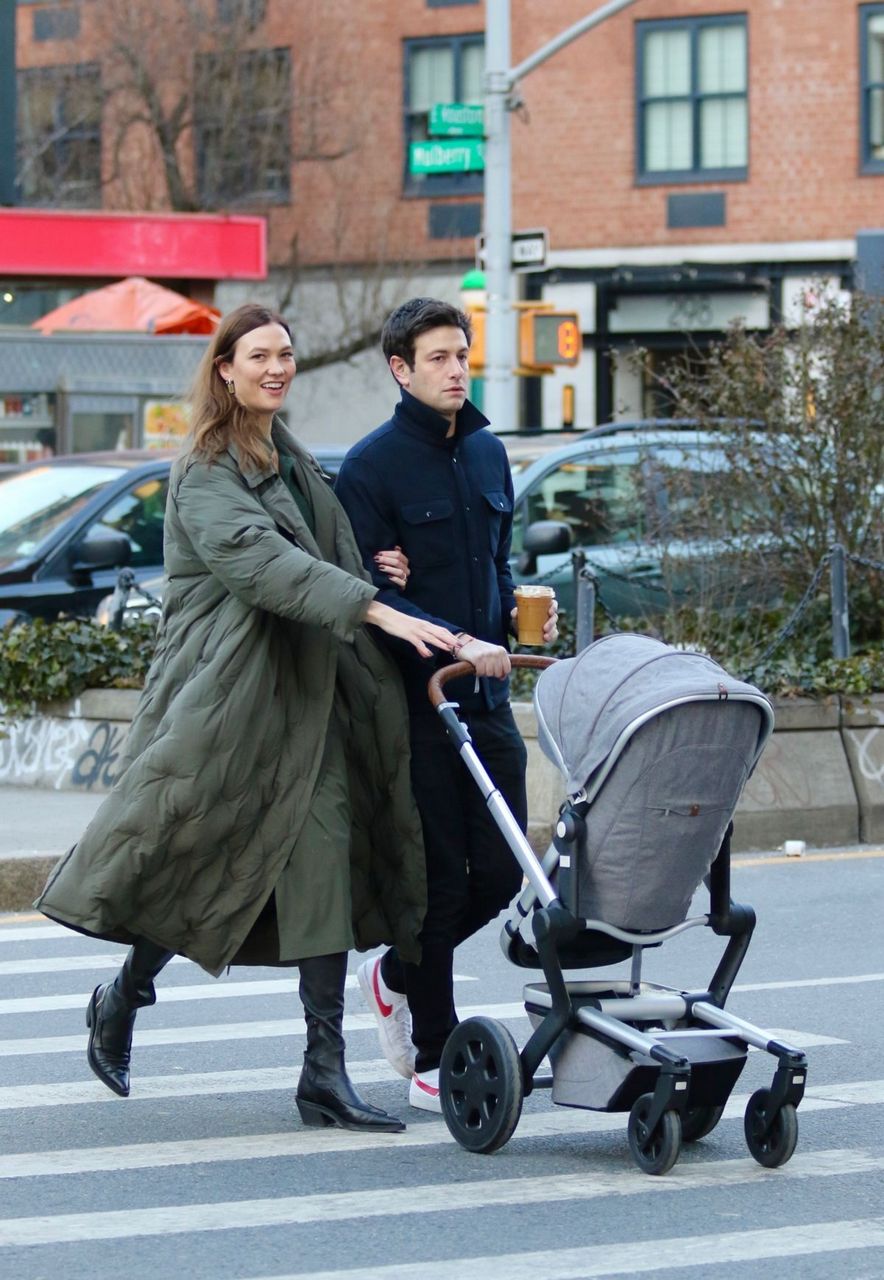 Karlie Karlie Kloss And Joshua Kushner Out With Their Baby New York