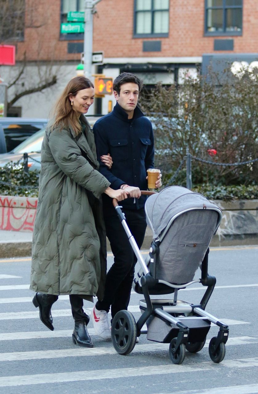 Karlie Karlie Kloss And Joshua Kushner Out With Their Baby New York