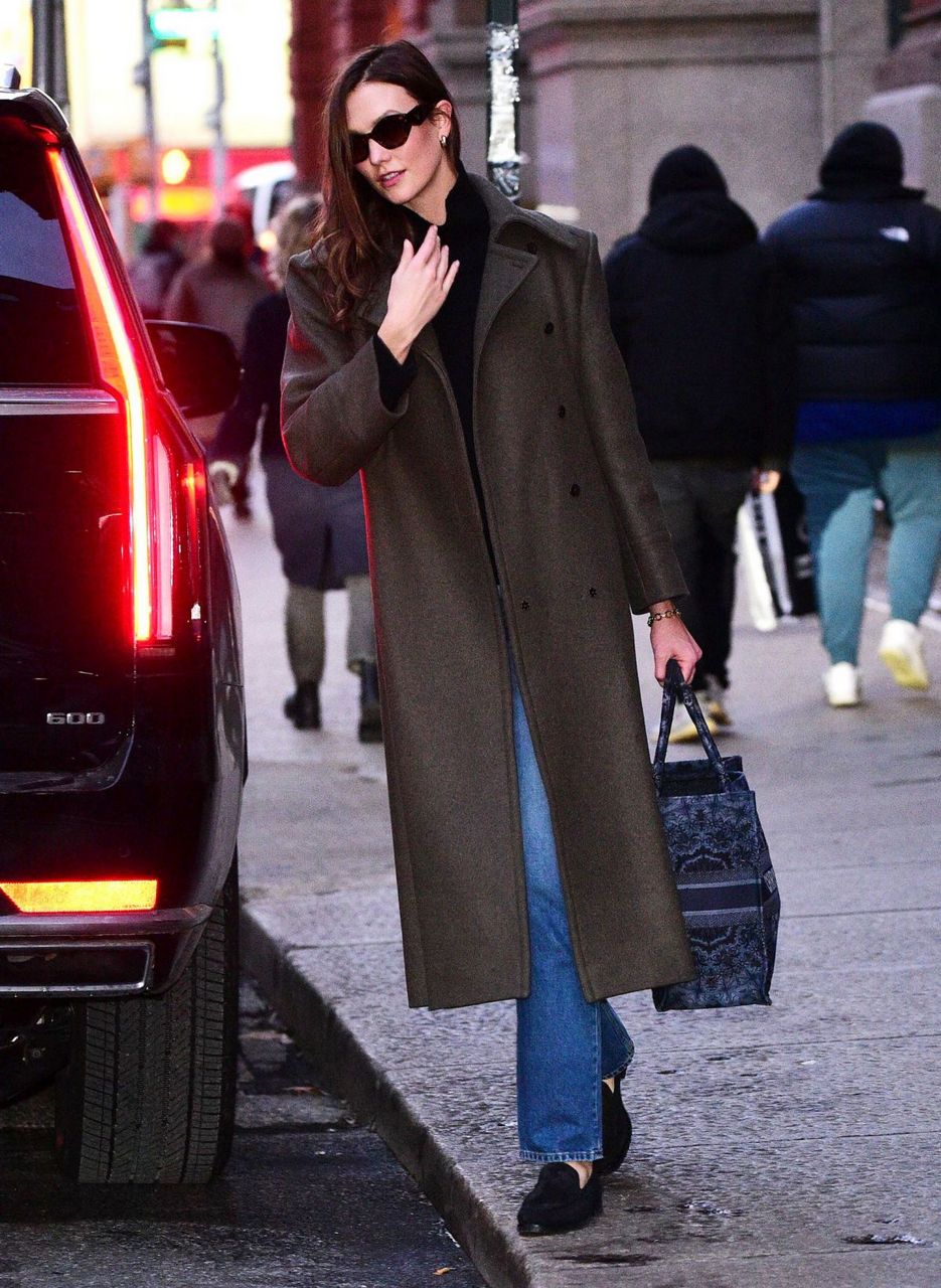 Karlie Kloss Leaves Her Apartment New York