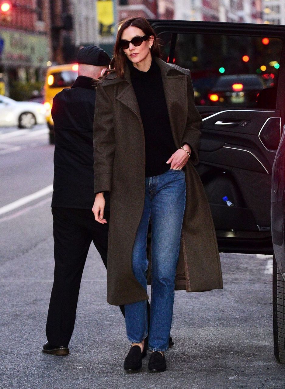 Karlie Kloss Leaves Her Apartment New York