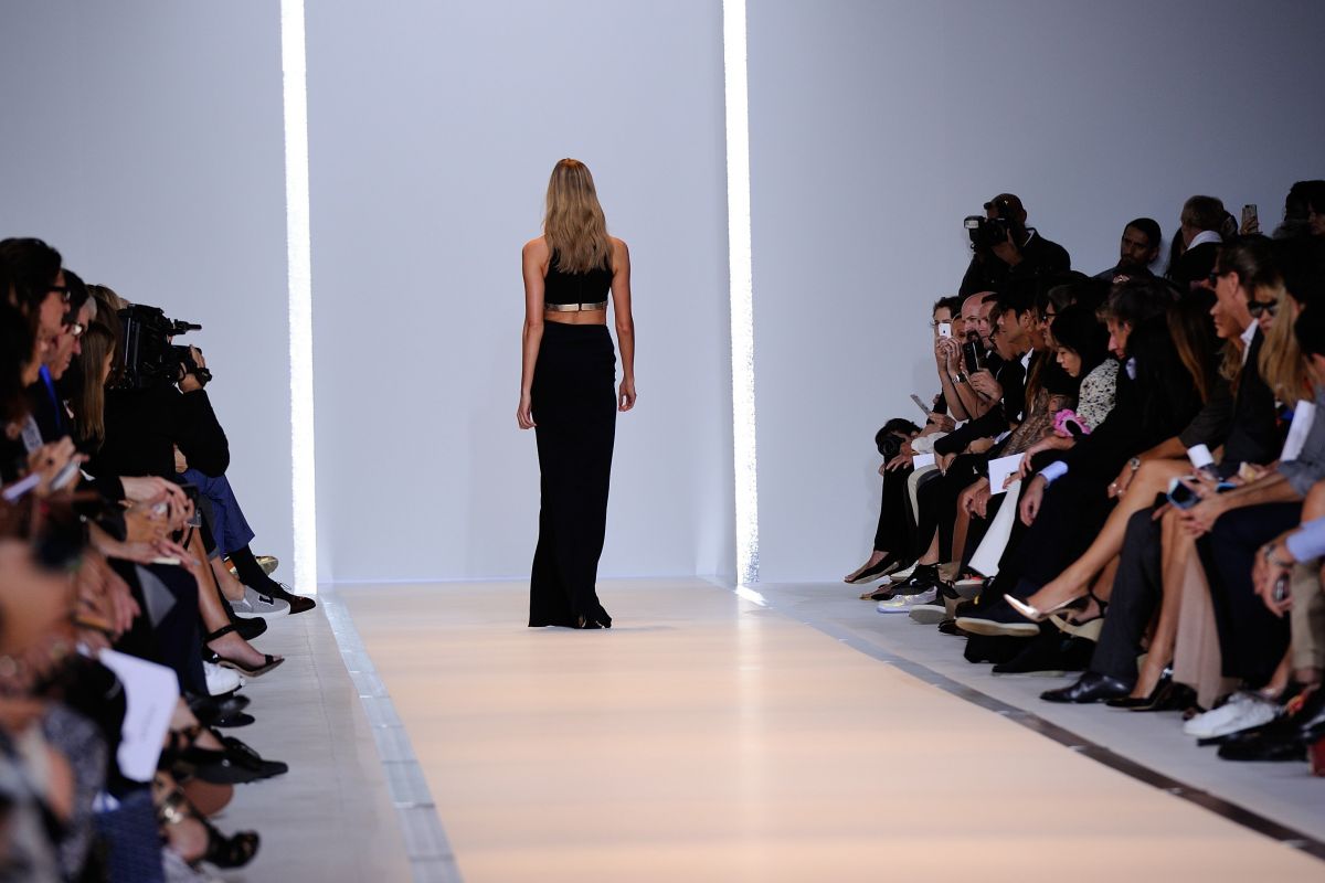 Karlie Kloss Runway Mugler Fashion Show Paris