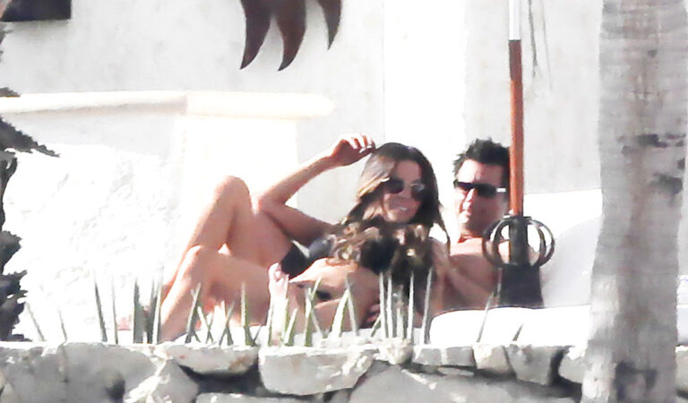 Kate Beckinsale Bikini (7 photos)