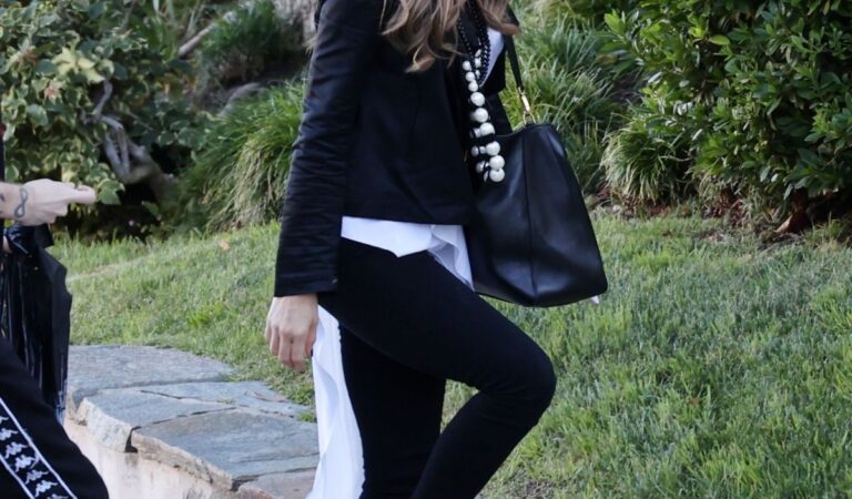 Kate Beckinsale Goody Grace Out Pacific Palisades (13 photos)