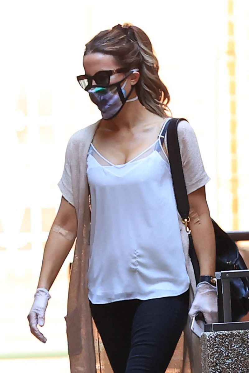 Kate Beckinsale Leaves Medical Building Los Angeles
