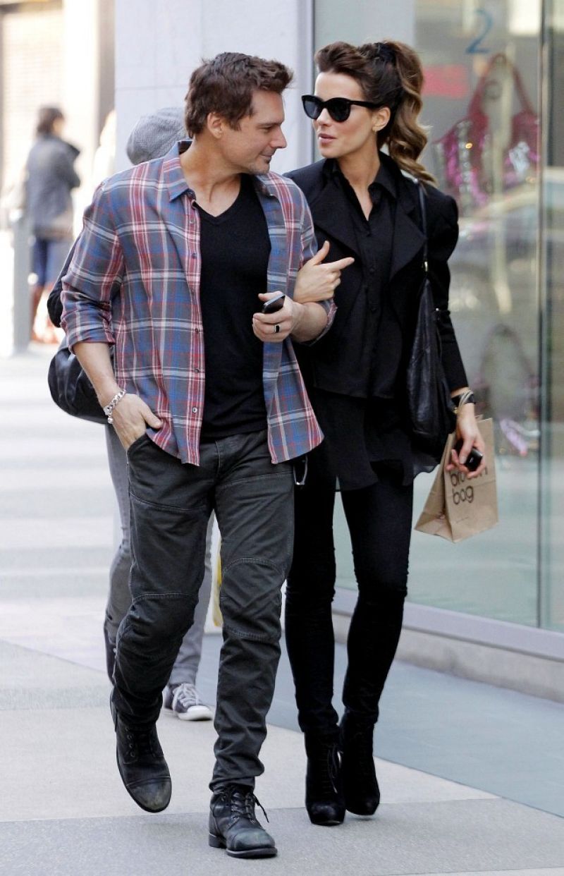 Kate Beckinsale Len Wiseman Out Shopping Santa Monica