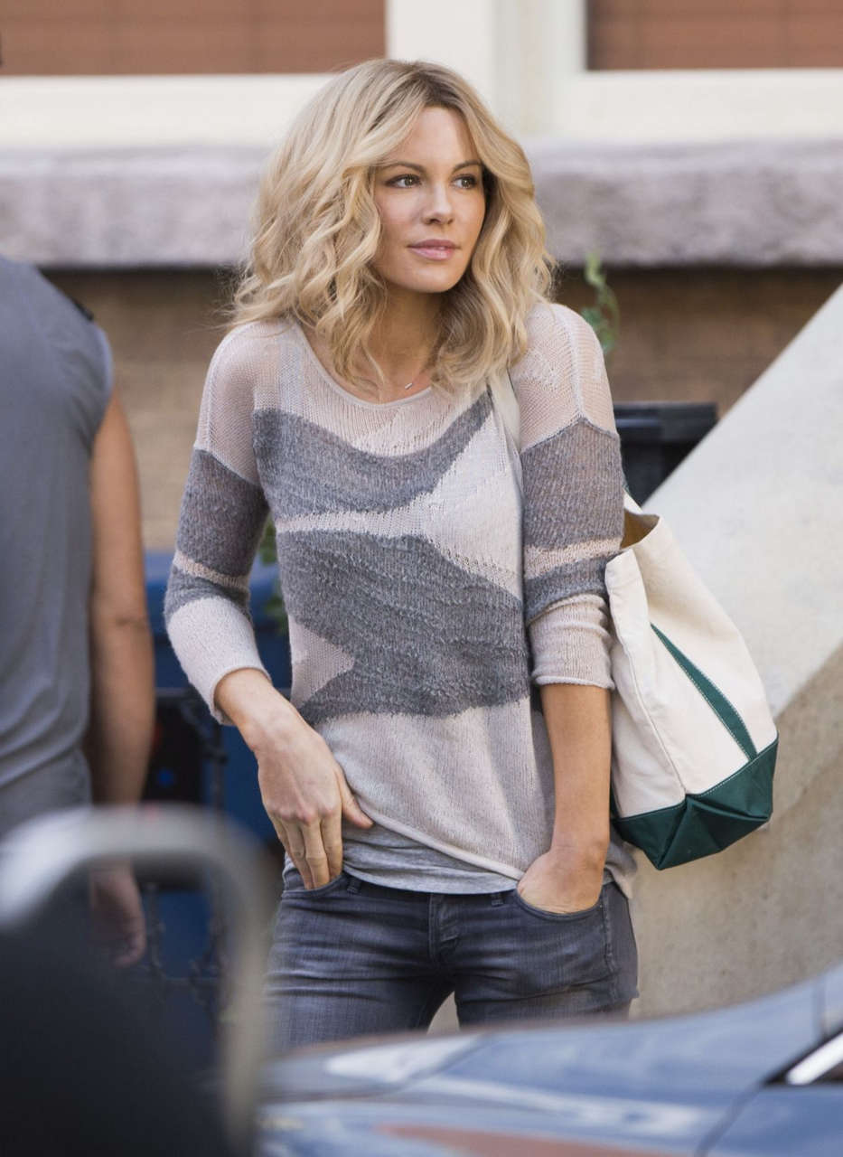 Kate Beckinsale Set Disappointments Room Greenboro
