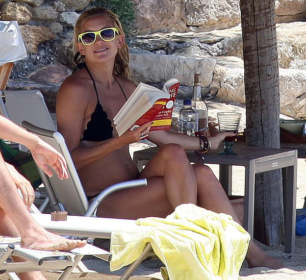 Kate Hudson Bikini Beach Greece