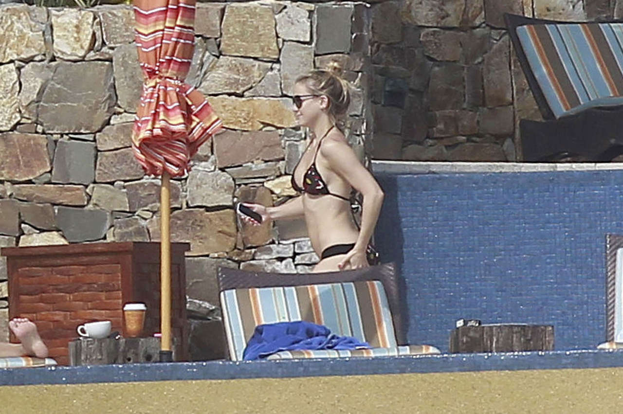 Kate Hudson Bikini Cabo San Lucasmexico