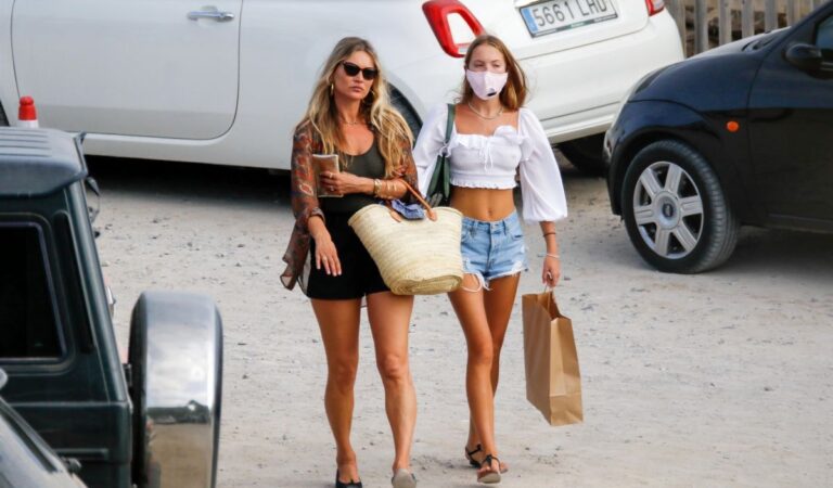 Kate Lila Grace Moss Out About Ibiza (13 photos)