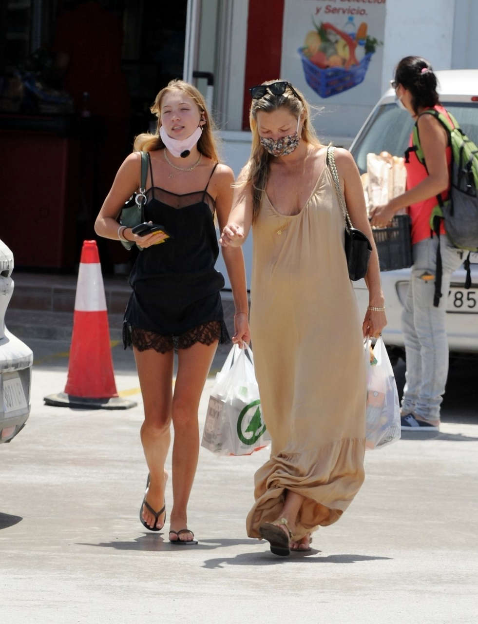 Kate Lila Grace Moss Out About Ibiza