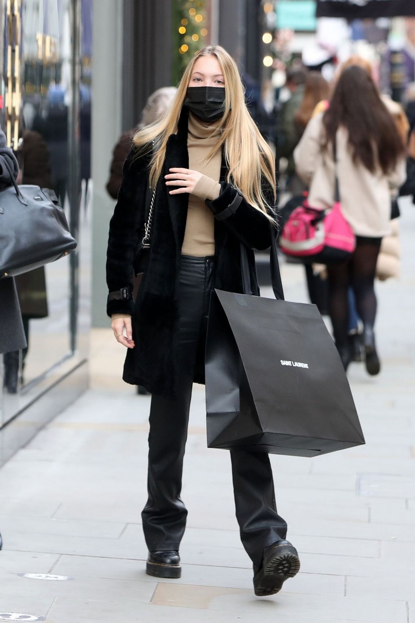 Kate Lila Grace Moss Out Shopping London