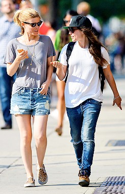 Kate Mara And Ellen Page Spotted Out In New (4 photos)