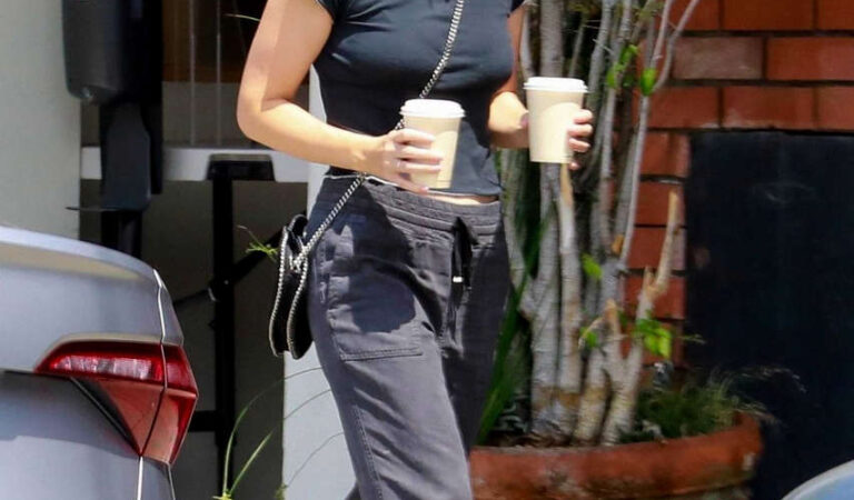 Kate Mara Out For Coffee Los Feliz (13 photos)