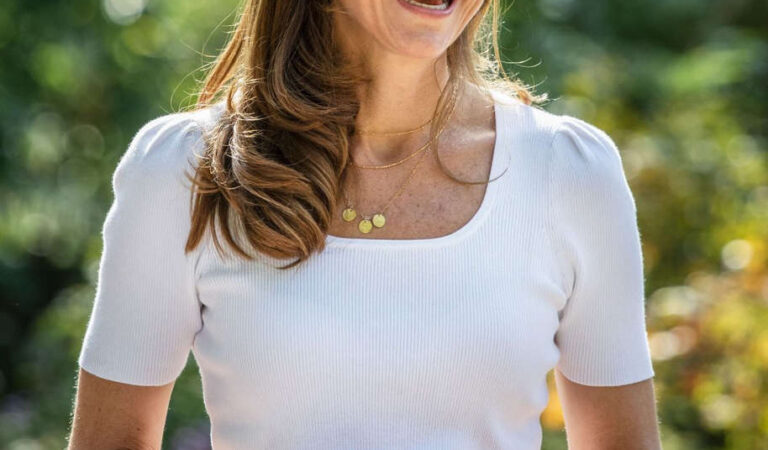Kate Middleton Discuss Pandemic Park London (16 photos)