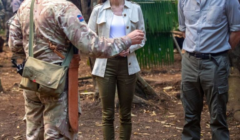 Kate Middleton Oin Visits Belize (7 photos)