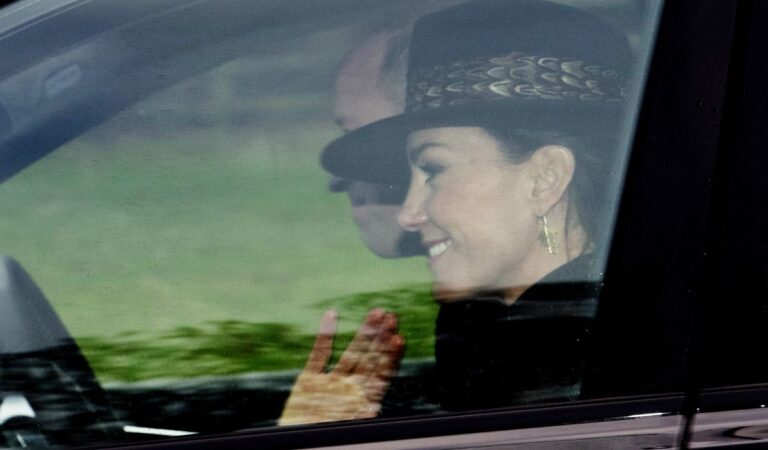 Kate Middleton Prince William Arrives Christmas Church Service St Mary S Magdalene Church (4 photos)