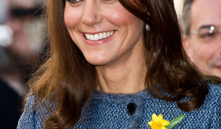 Kate Middleton Visits Fortnum Mason Store London (5 photos)