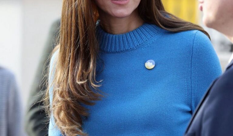 Kate Middleton Visits Ukrainian Cultural Center London (7 photos)