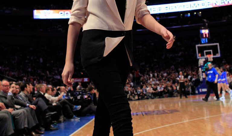 Kate Upton Knicks Vs Magic Game Madison Square Garden (5 photos)