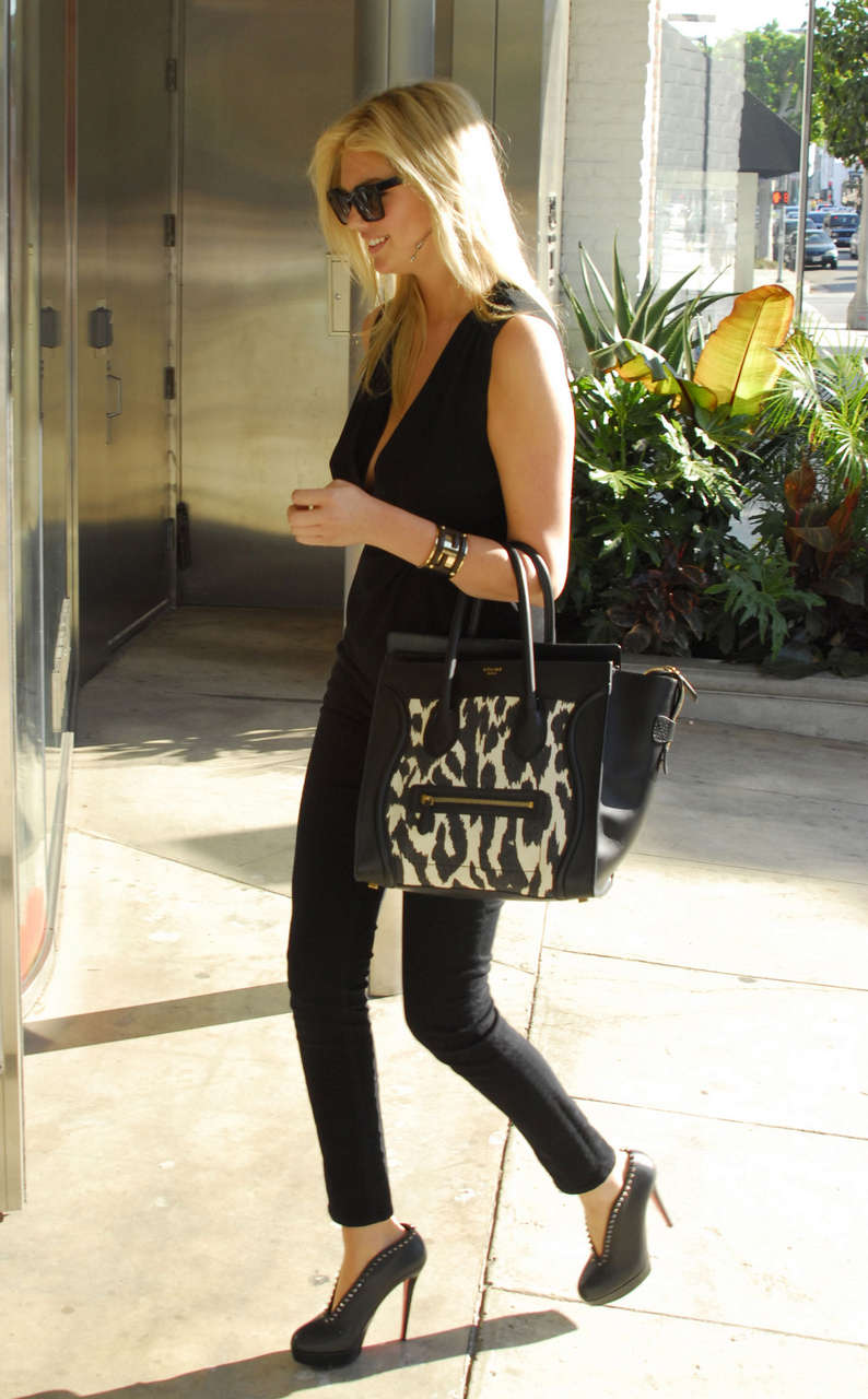 Kate Upton Out About Beverly Hills