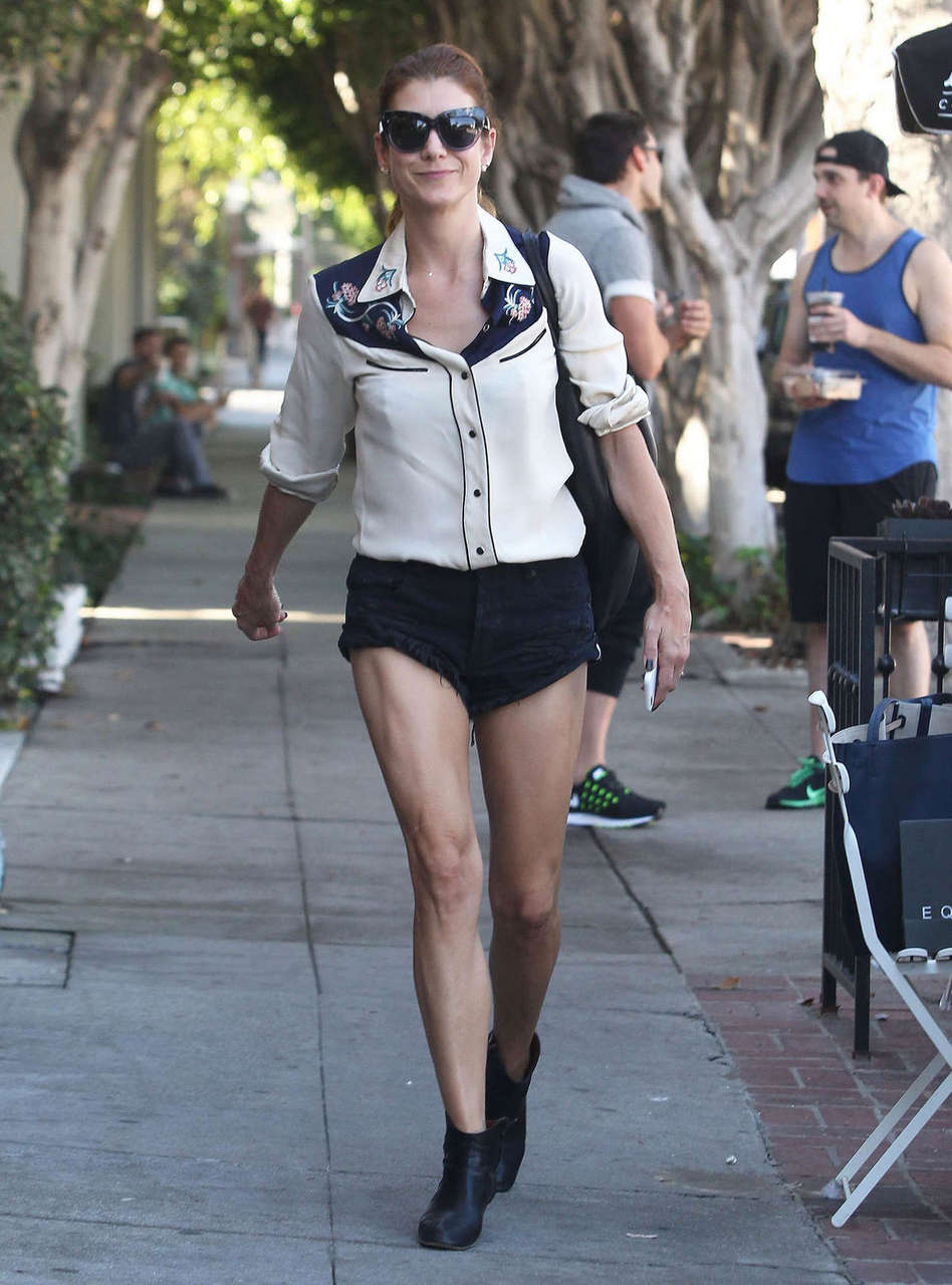 Kate Walsh Cutoffs Out About Los Angeles