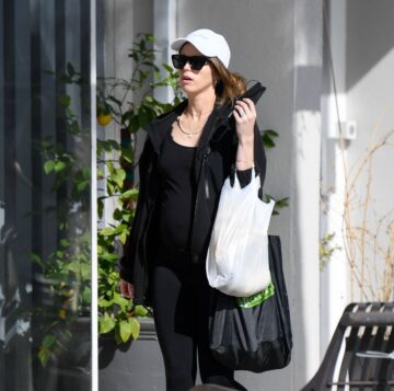 Katherine Schwarzenegger Out For Breakfast Pacific Palisades