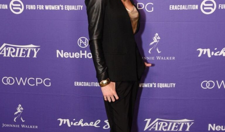 Katie Cassidy No Limits On Equality Event Los Angeles (3 photos)