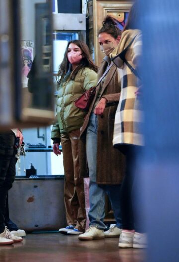 Katie Holmes And Suri Cruise Soho Ink Tattoo And Piercing Shop New York