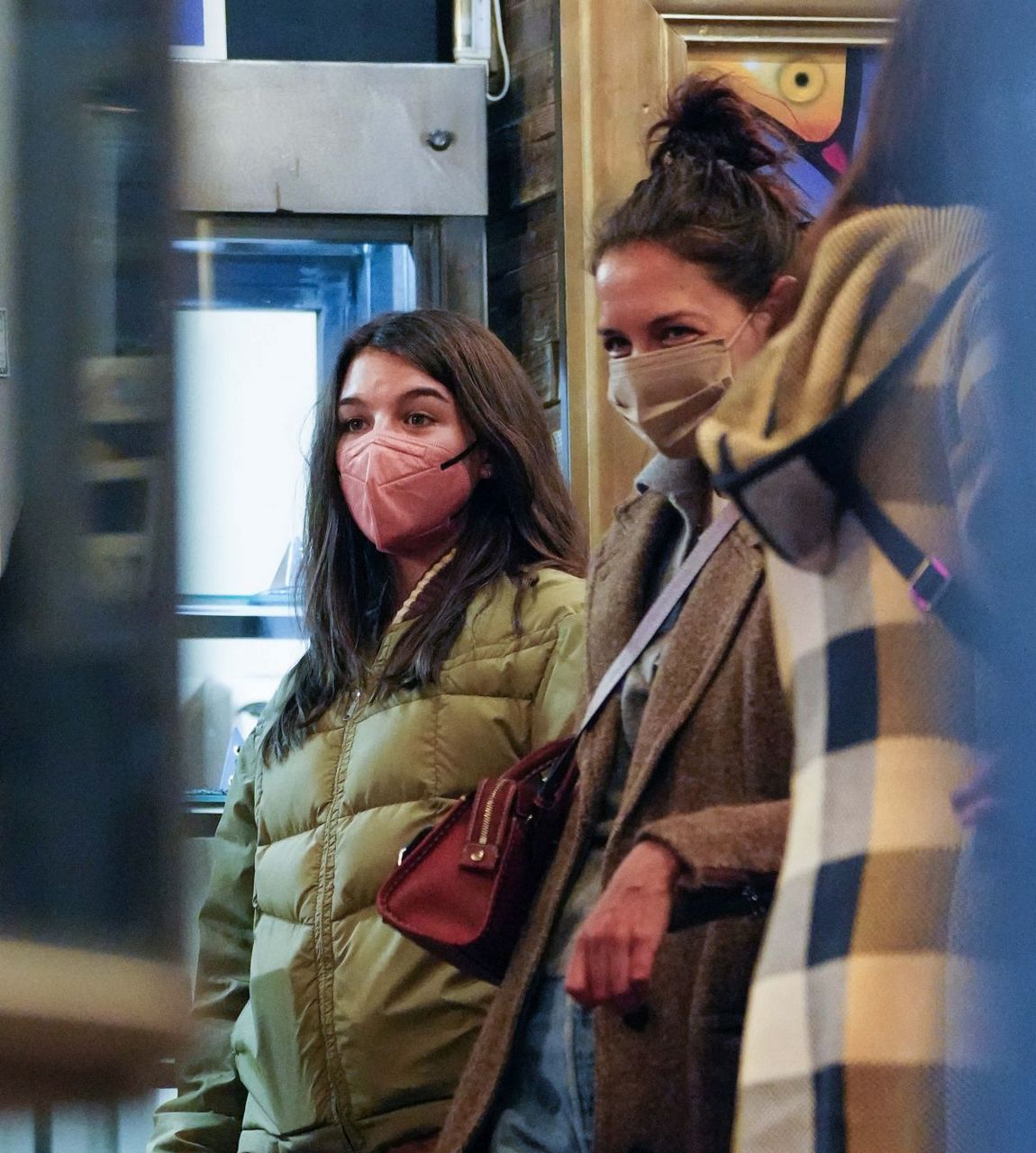 Katie Holmes And Suri Cruise Soho Ink Tattoo And Piercing Shop New York