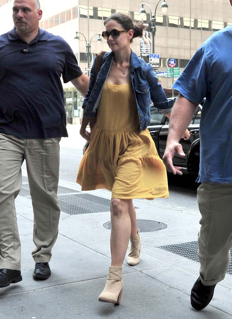 Katie Holmes Arrives Lawyers Office New York