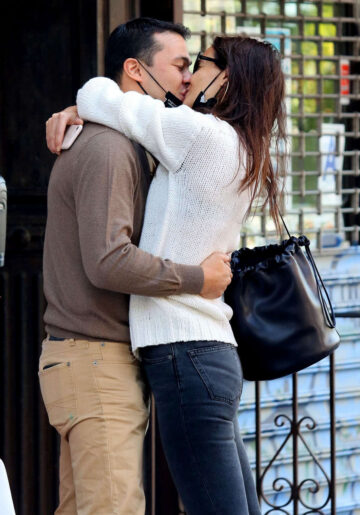 Katie Holmes Emilio Vitolo Jr Kissing Outside His Restaurant New York