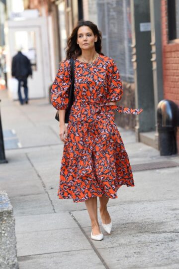 Katie Holmes Heafing To Her Apartment New York