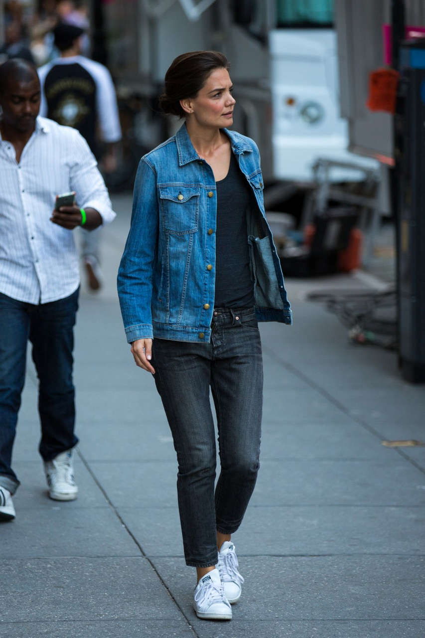 Katie Holmes Set Commercial New York