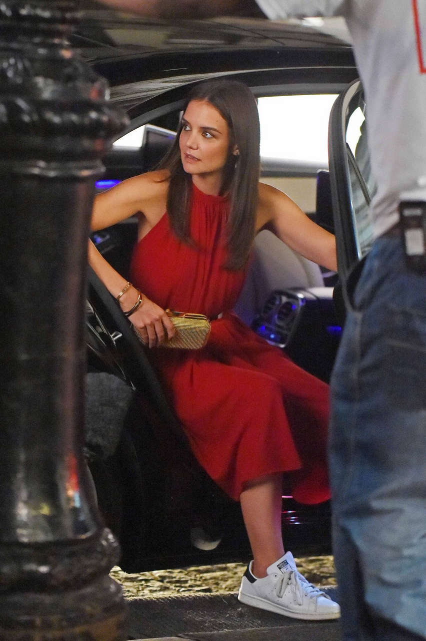 Katie Holmes Set Commercial New York