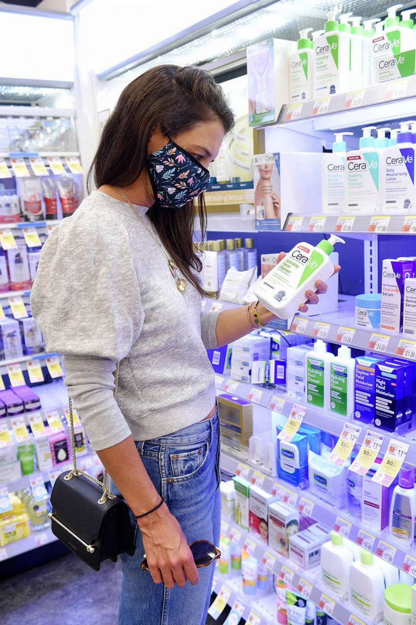 Katie Holmes Shopping For Face Lotion New York