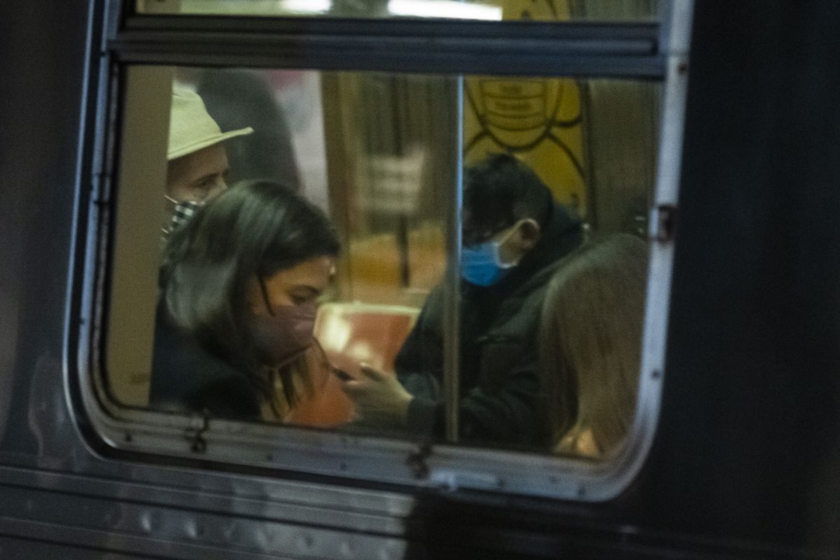 Katie Holmes Takes Subway Ride New York