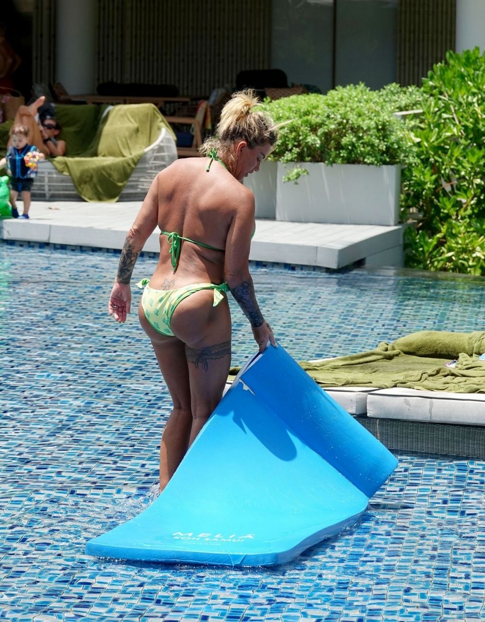 Katie Price Bikini Pool Thailand