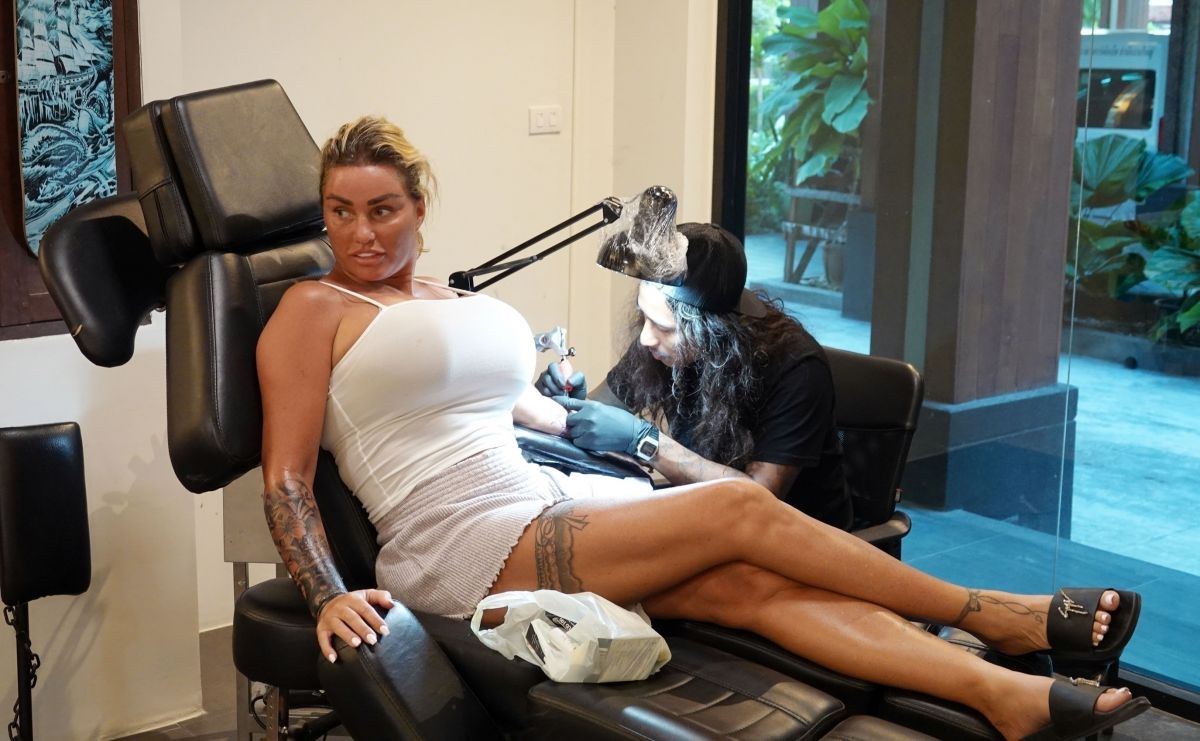 Katie Price Getting Her Second Tattoo On Holiday Thailand
