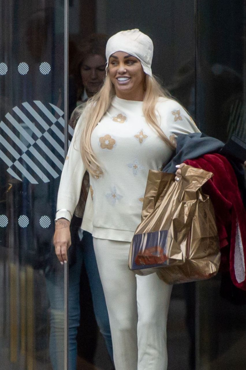 Katie Price Leaves Her Hotel Liverpool