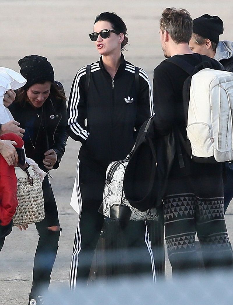 Katy Perry Arrives Le Bourget Airport Paris