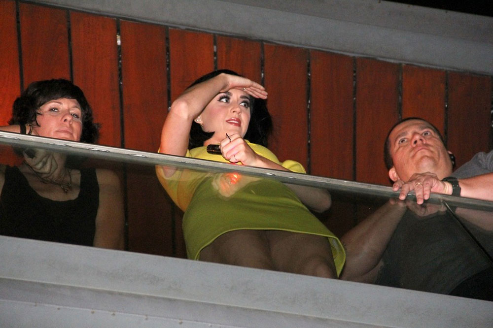 Katy Perry Balcony Her Hotel Rio De Janeiro