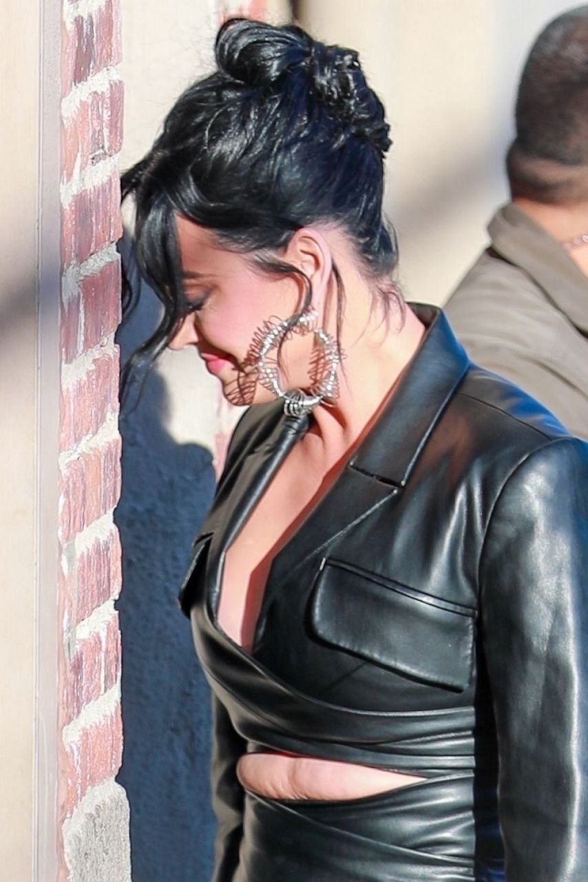 Katy Perry Black Leather Arrives El Capitan Entertainment Centre Hollywood