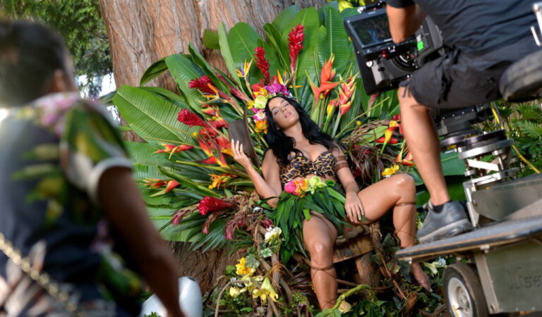 Katy Perry From The Set Of Roar (1 photo)