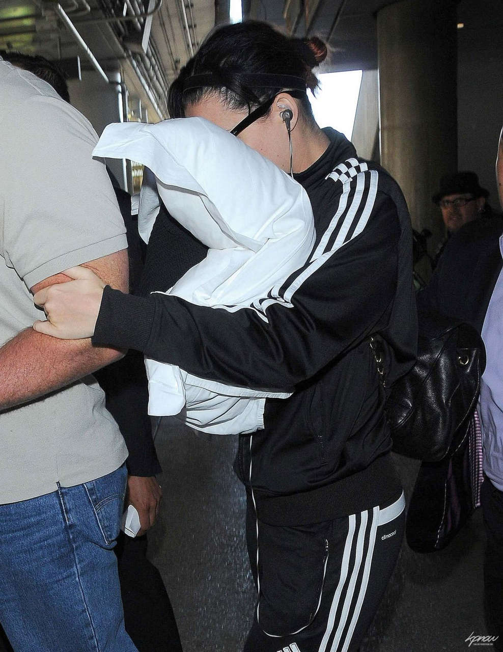 Katy Perry Hiding Face Pillow Lax Airport