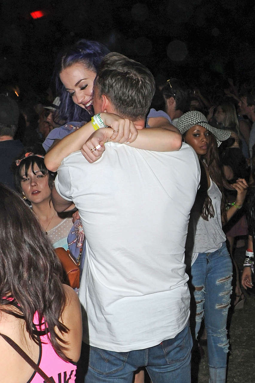Katy Perry Kissing Robert Ackroyd Coachella Festival