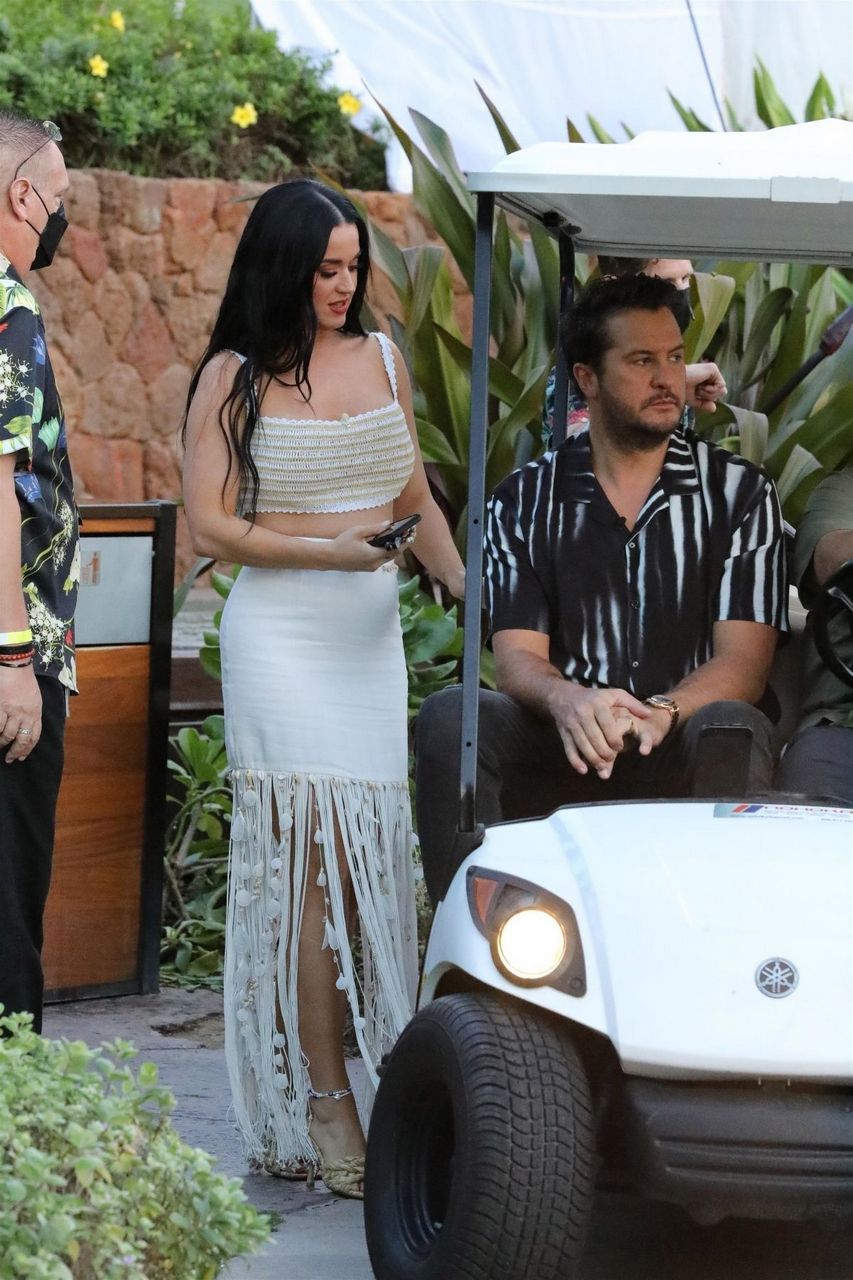 Katy Perry On Set Of New Season Of American Idol Maui
