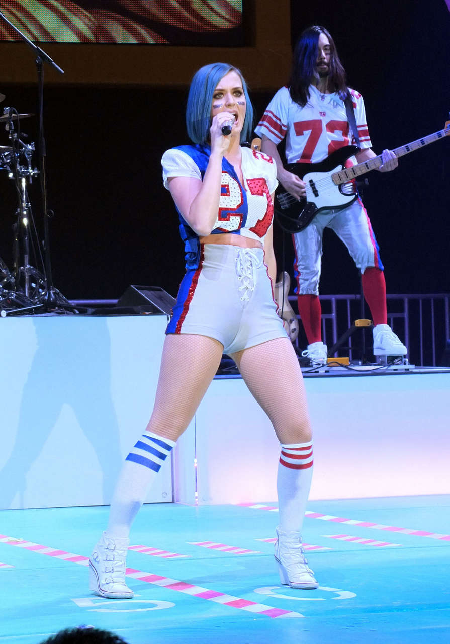 Katy Perry Performs Directvs Super Saturday Night Concert Indianapolis