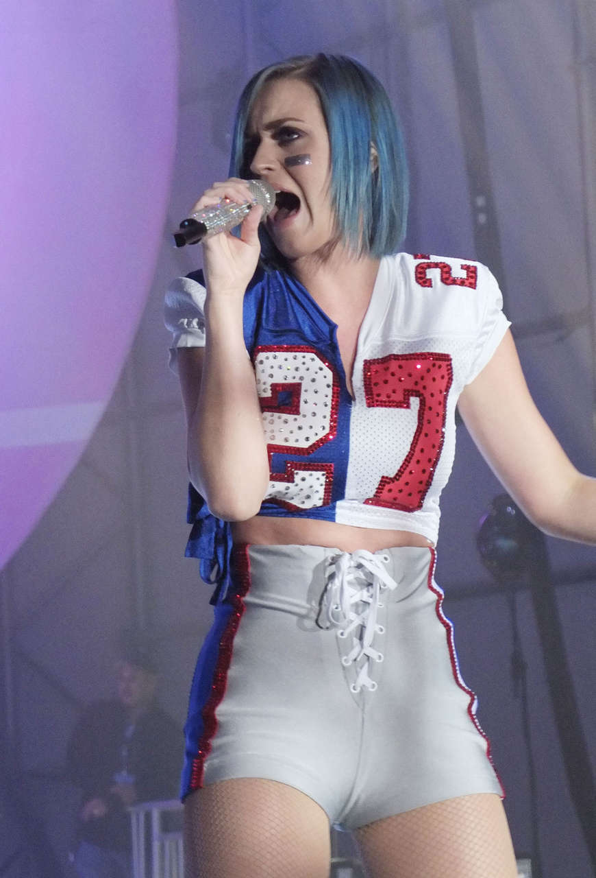Katy Perry Performs Directvs Super Saturday Night Concert Indianapolis