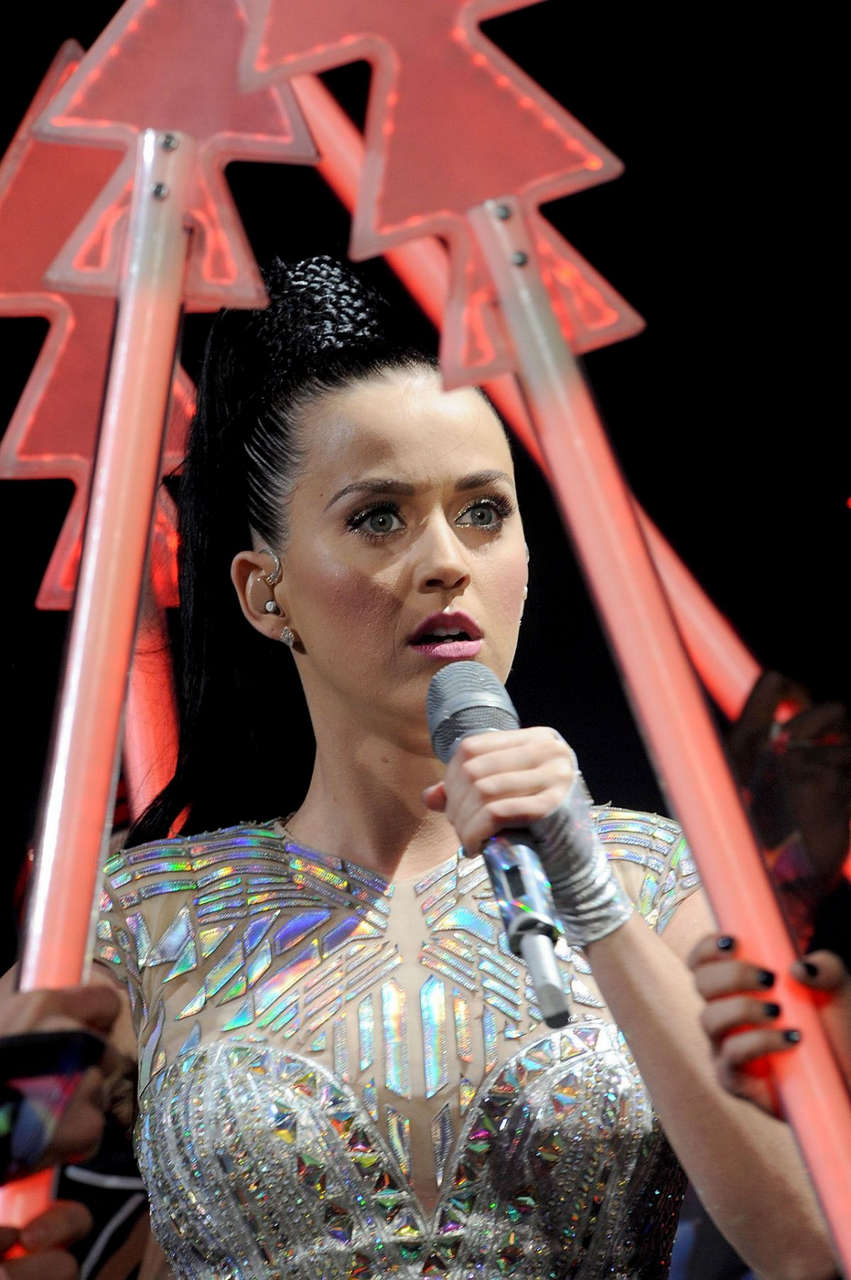 Katy Perry Performs Radio 1s Big Weekend Glasgow